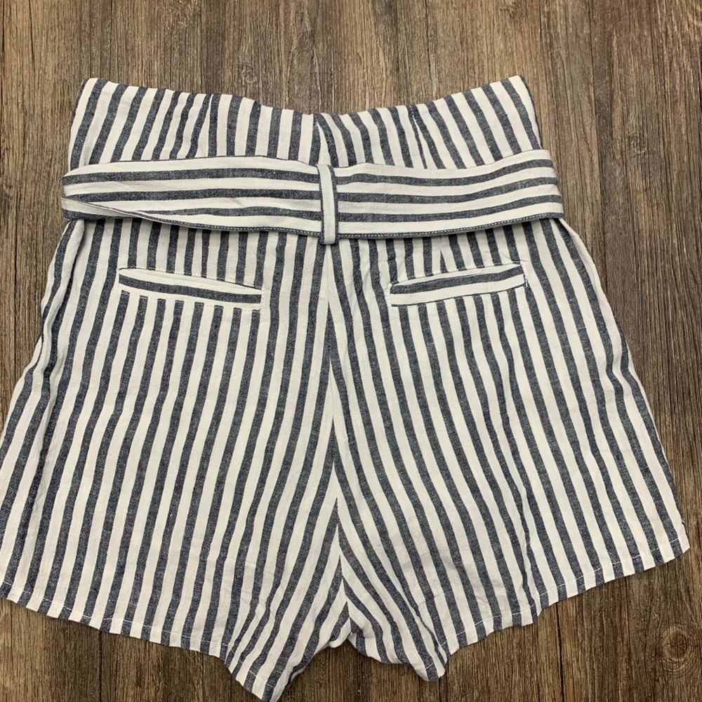 Olivaceous cute striped linen paper bag shorts - Picture 6 of 8